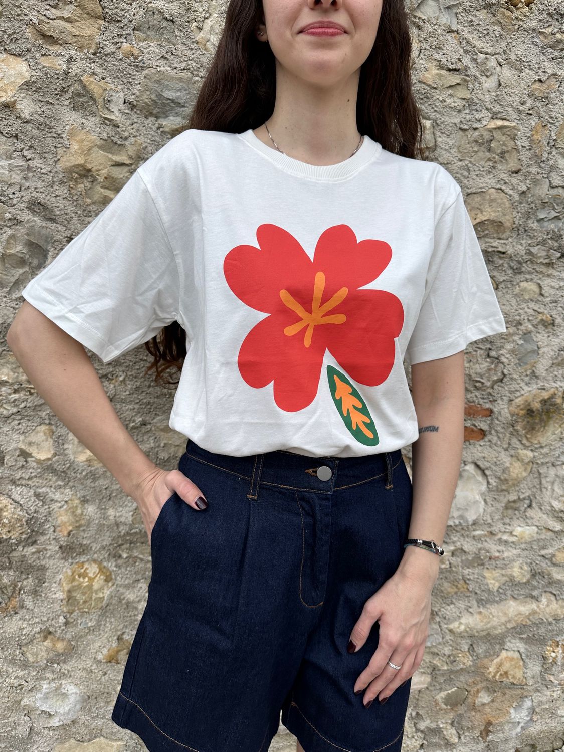 T-SHIRT CON STAMPA FIORE GRANDE