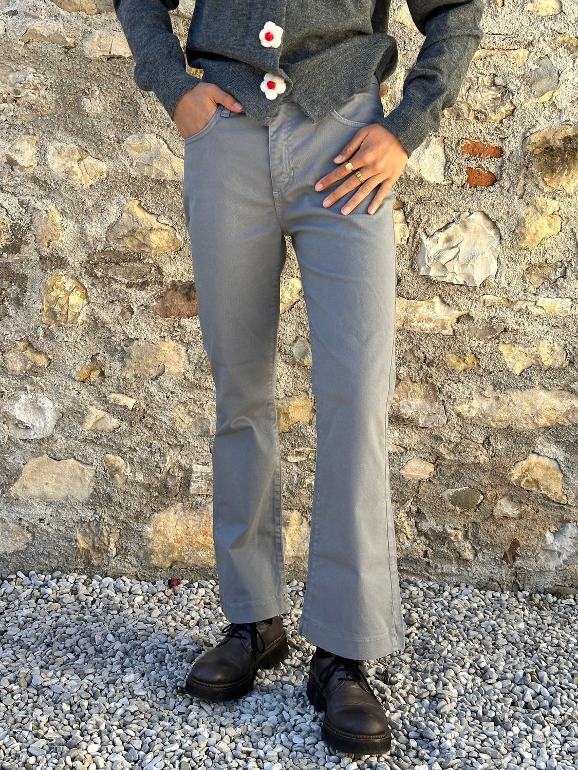 PANTALONI GRIGI A TROMBETTA