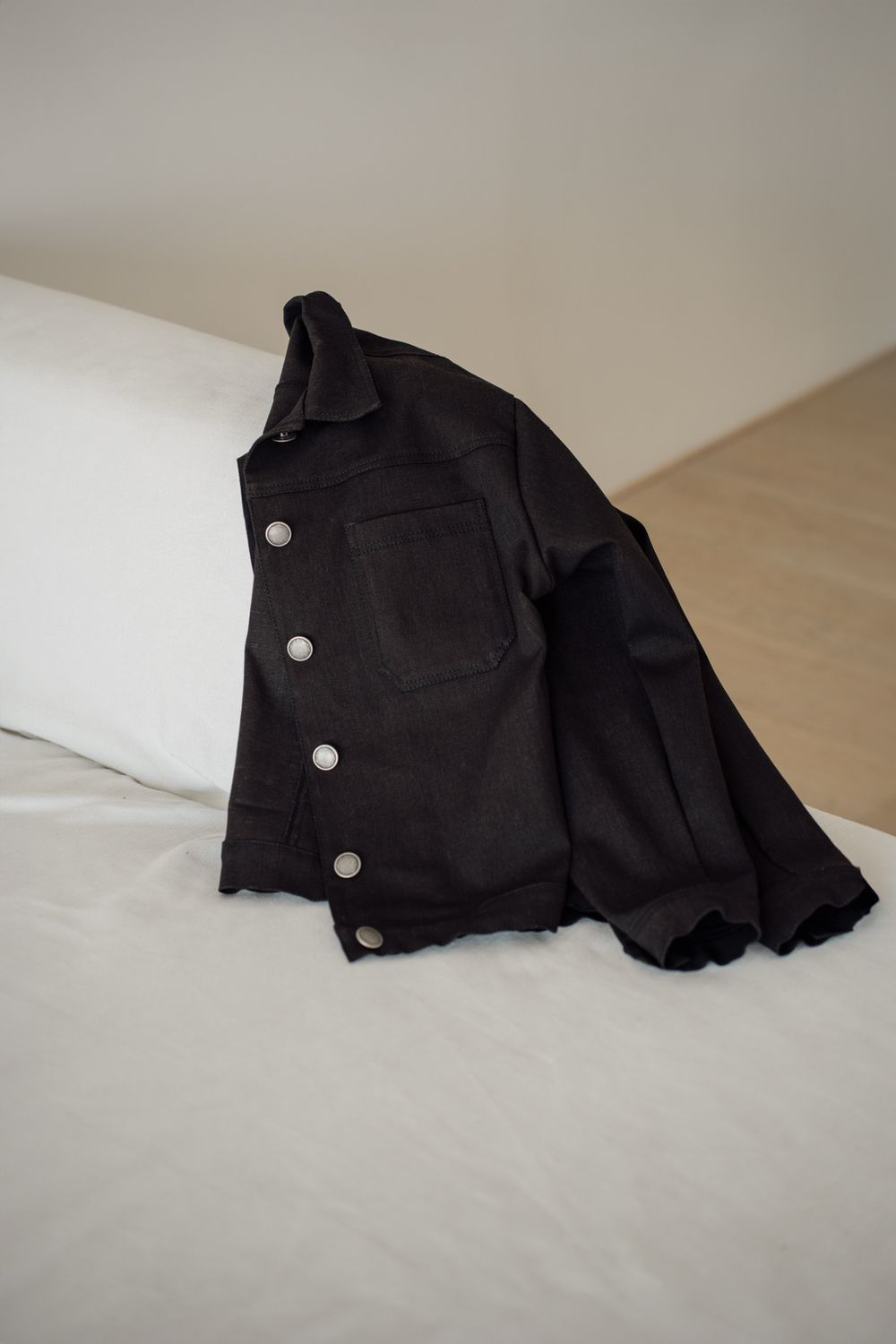 GIUBBINO IN JEANS NERO
