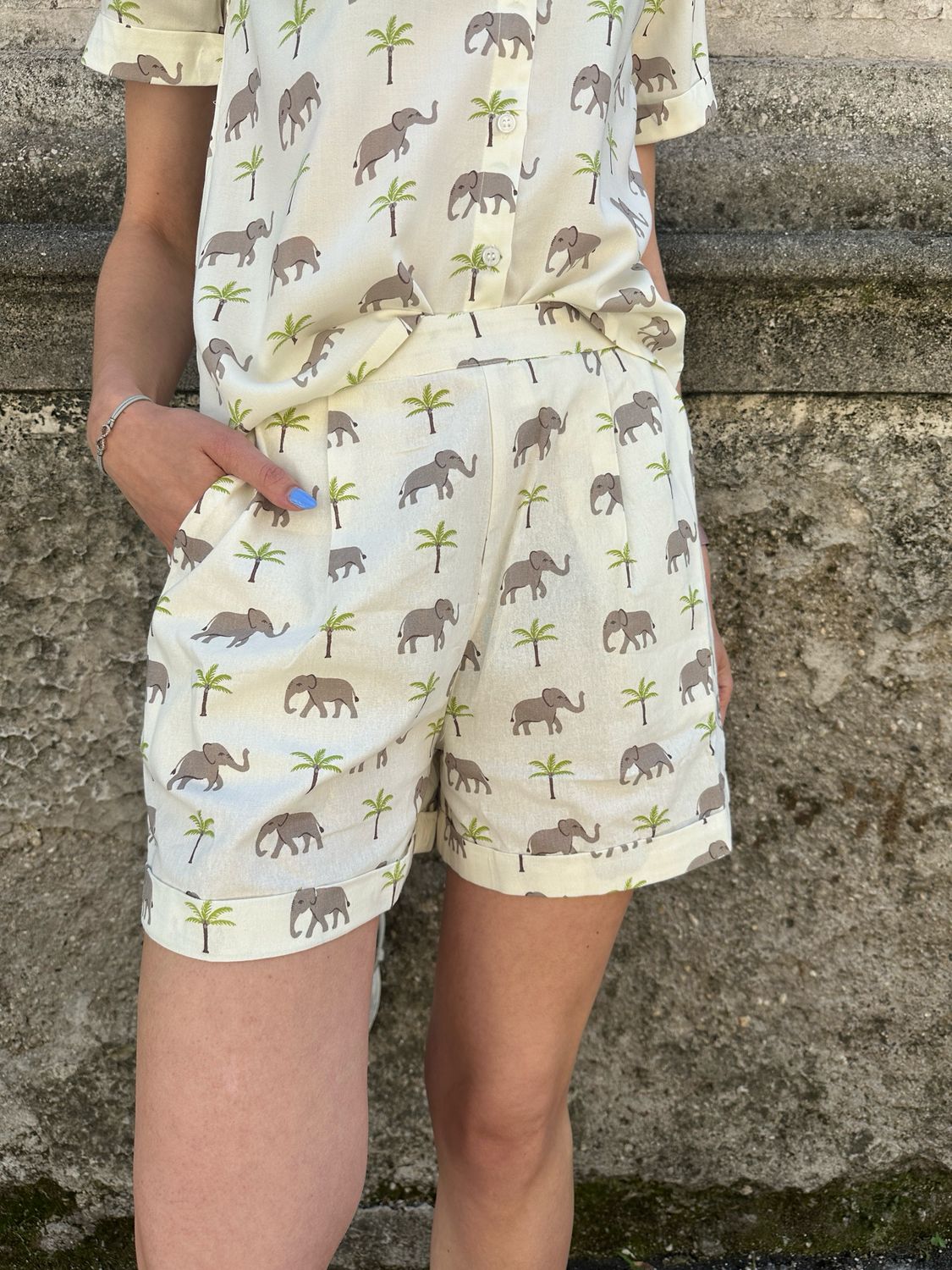 SHORTS CON STAMPA ELEFANTE