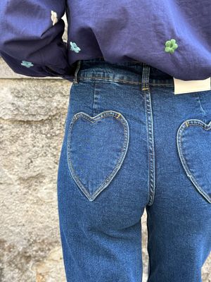 JEANS BLU SCURO CON TASCHE A CUORE