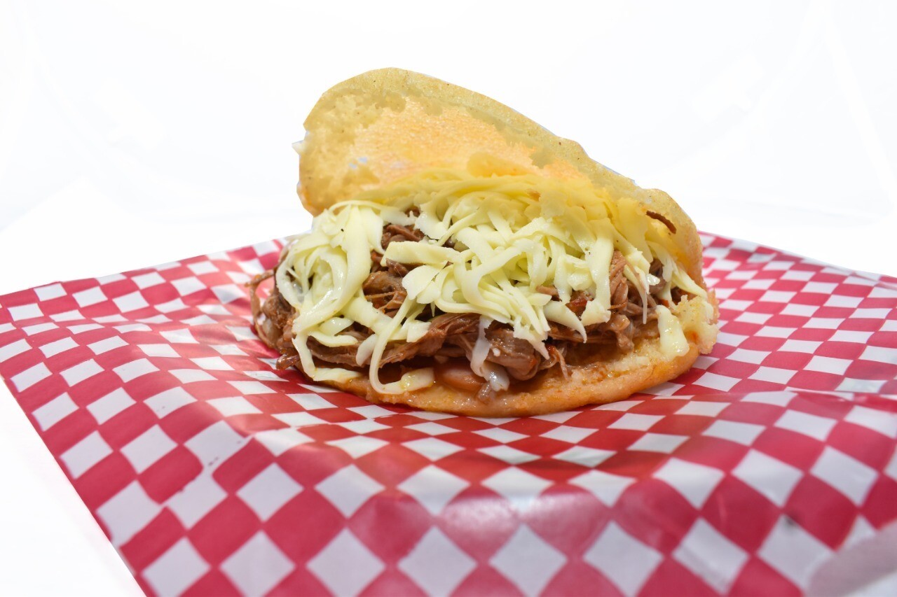 AREPA CON CARNE