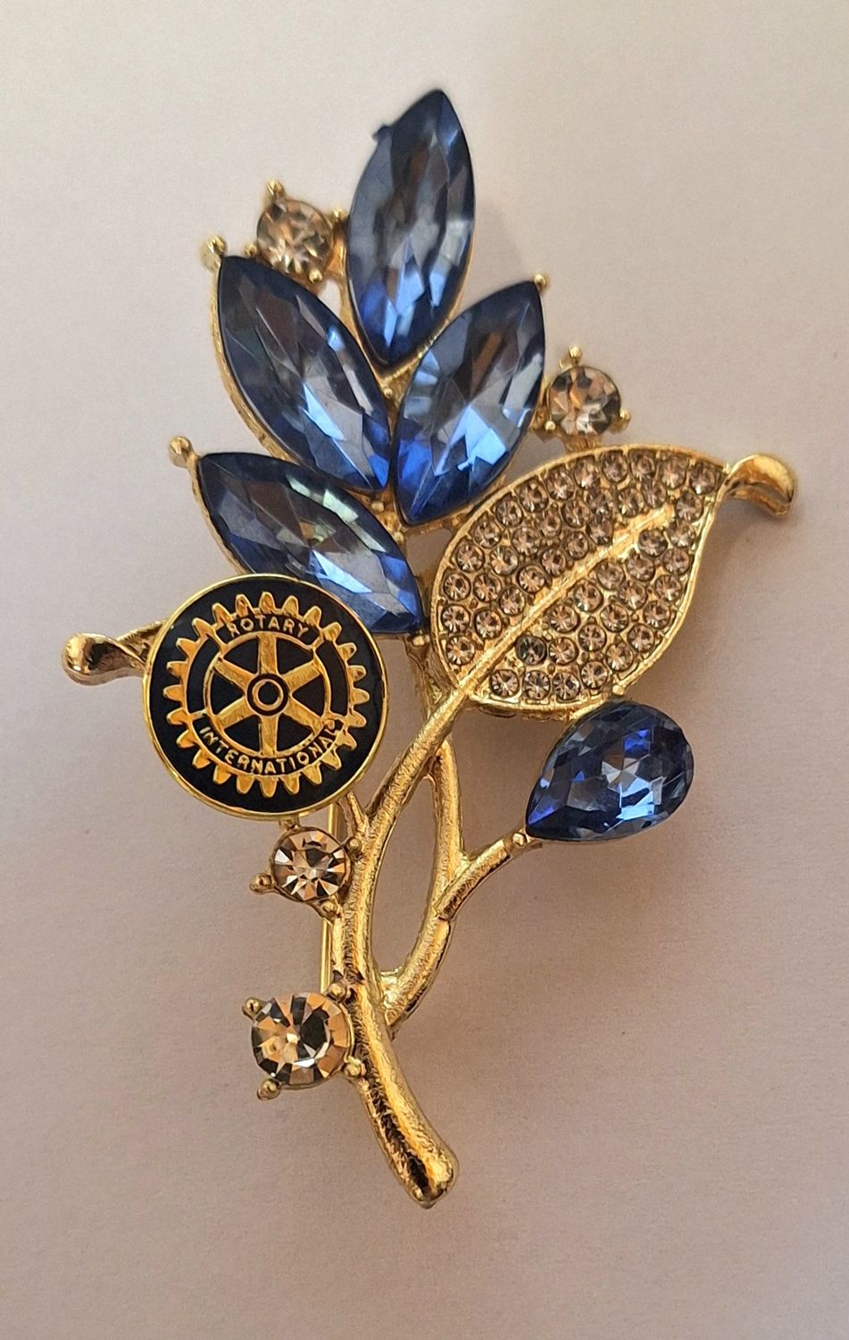 Blue crystal flower brooch - NEW