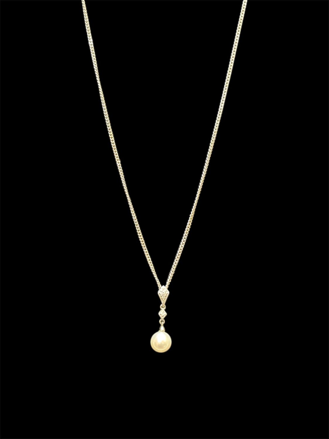 9ct White Gold Pendant & Chain - Diamonds & Pearl