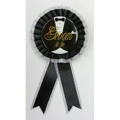 Σήμα GROOM TO BE μαύρο με  στρογγυλή κονκάρδα 9cm x 17cm