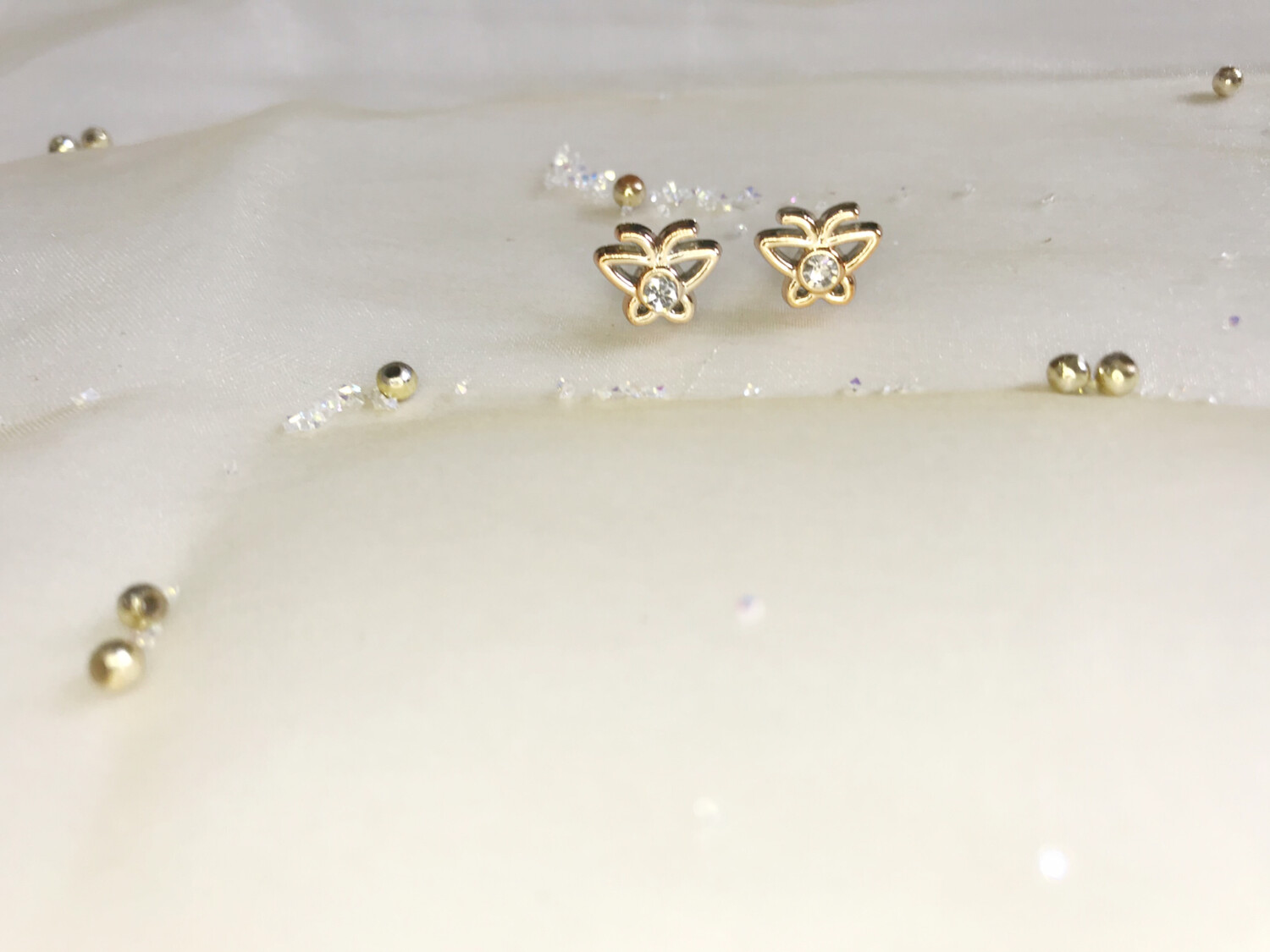 Πλαστικά σκουλαρίκια σε σχήμα πεταλούδα με στρας