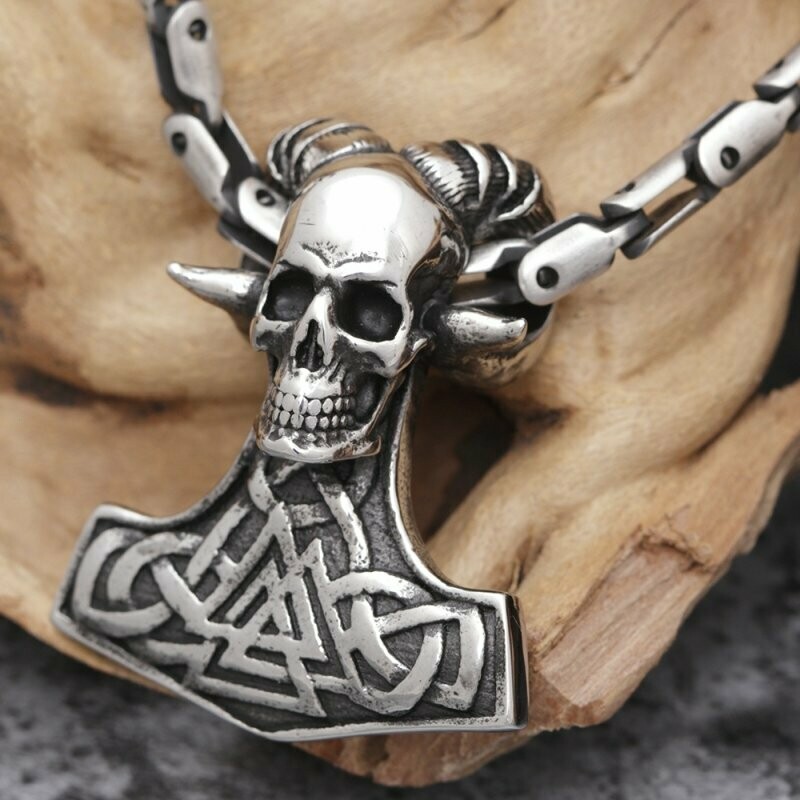 Thors Hammer mit Widderhörnern besetztem Totenkopf, massiver Edelstahlanhänger