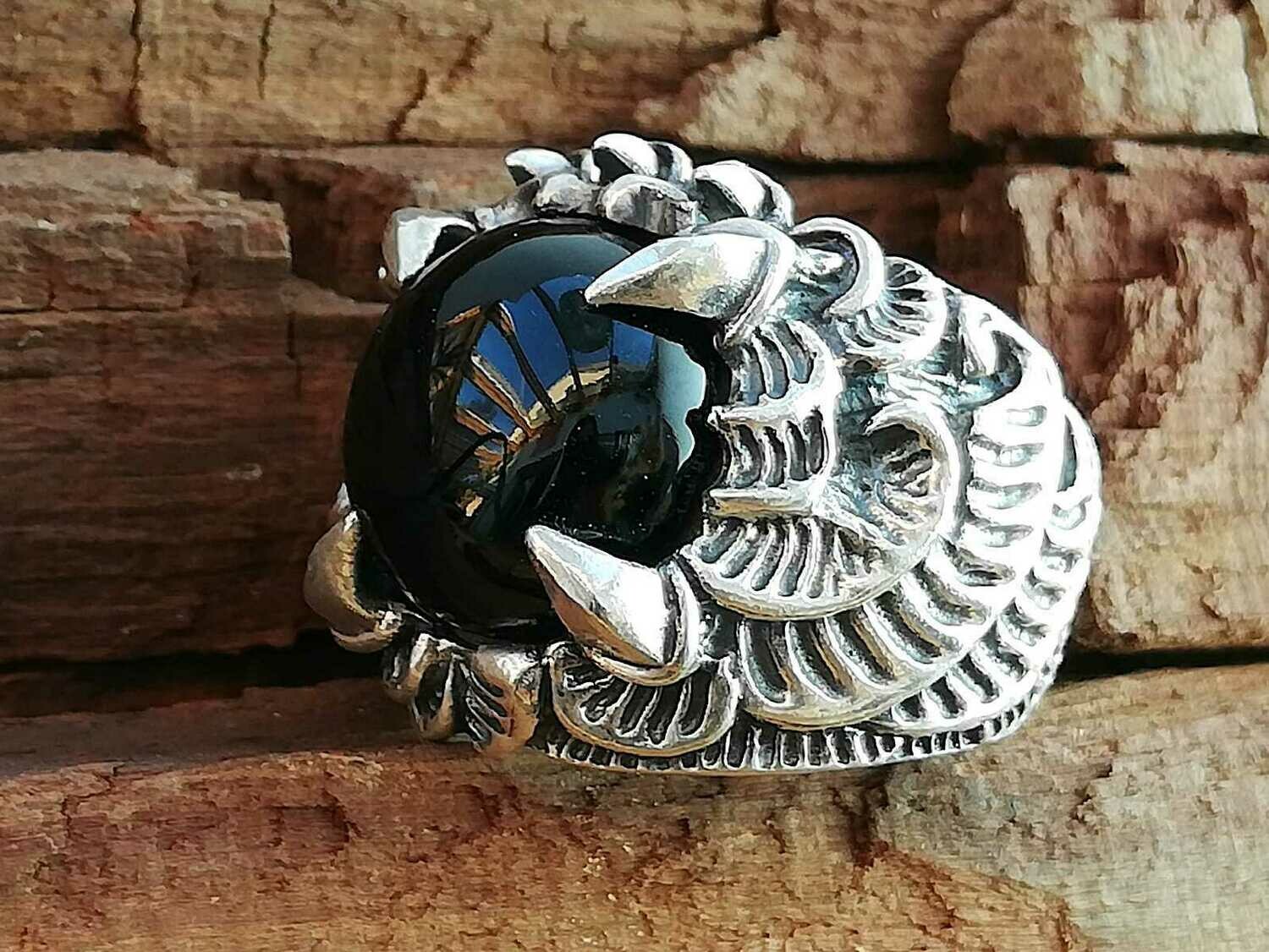 Schwarzer Onyx gross und massiv, gefasst mit Drachenkrallen, Echt Silber (925 )