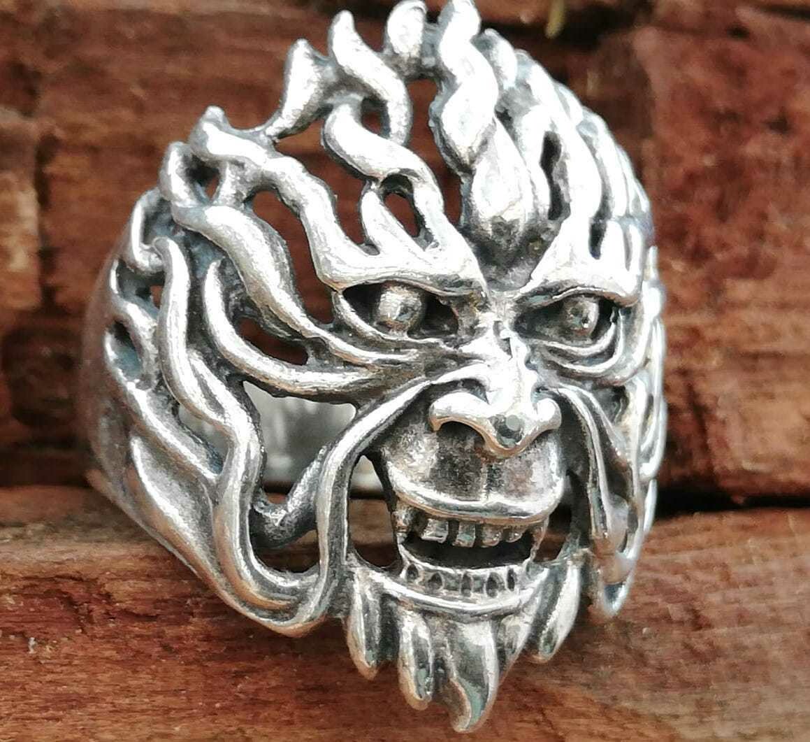 Devil in Flames, Totenkopfring als Feuerteufel, Echt Silber (925 )