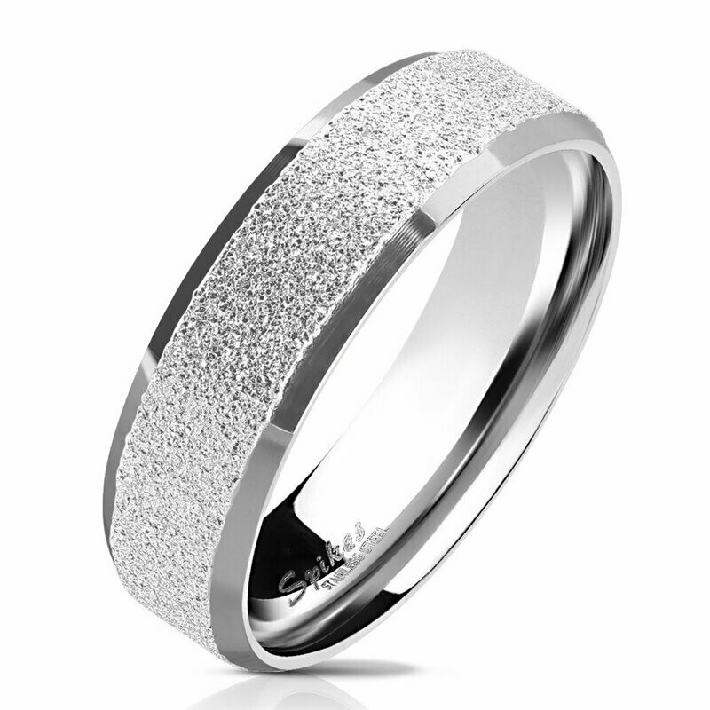 diamantierter (Pulverbeschichtet) silberner Edelstahlring mit abgeflachten polierten Kanten, 6mm breit