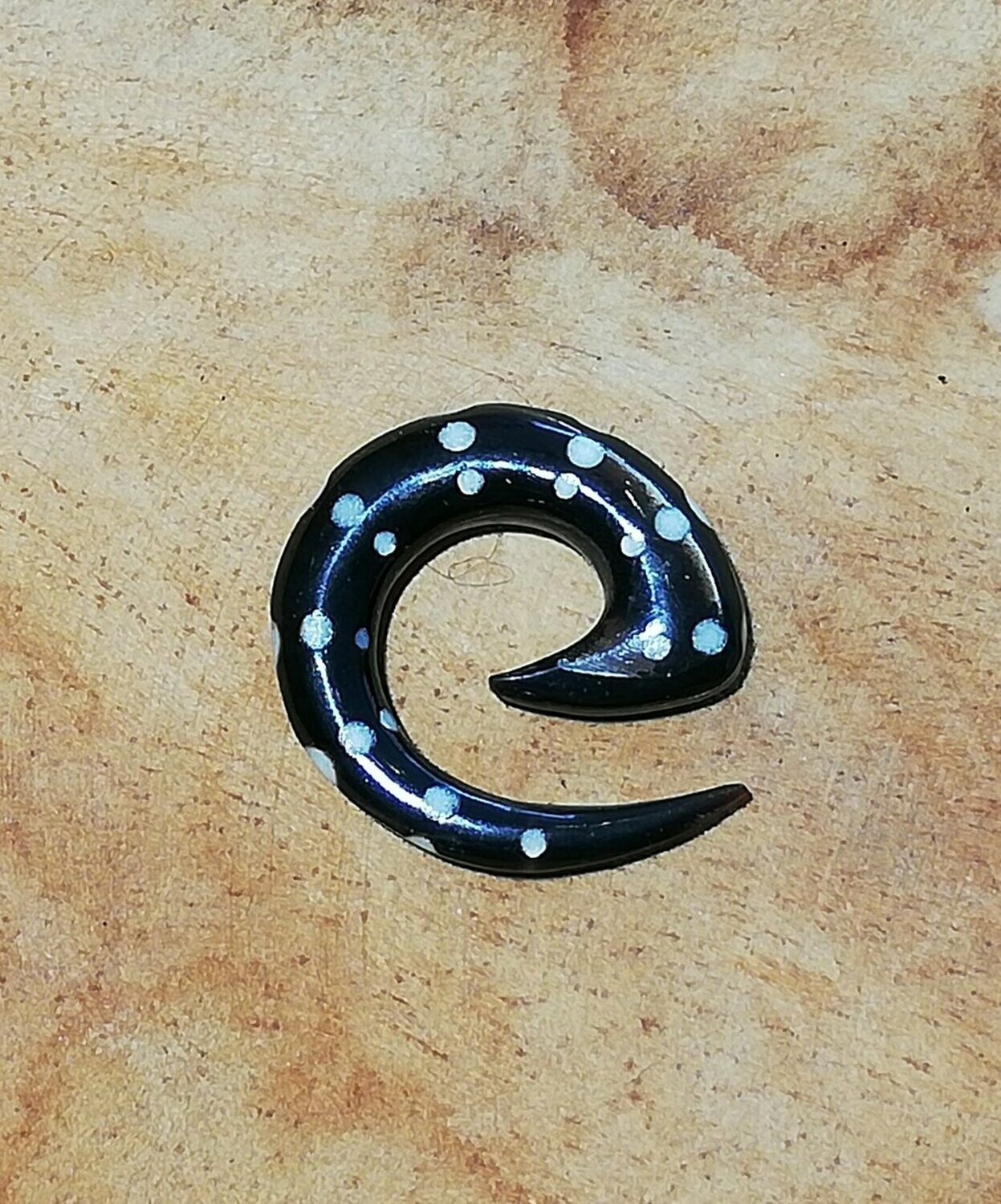 Horn Spirale mit Punkt Inlay, Stückpreis
