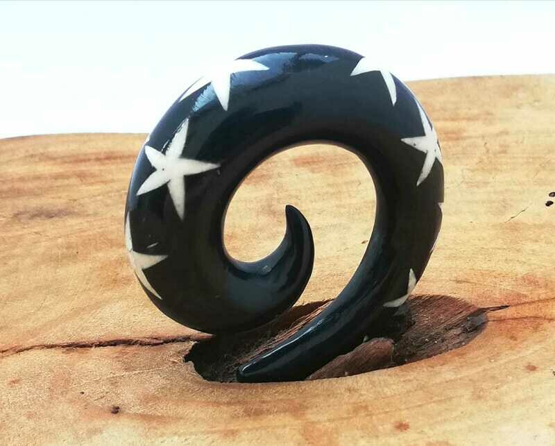 Horn Spirale mit weissem Stern Inlay, Stückpreis Horn Spirale mit weissem Stern Inlay, Stückpreis