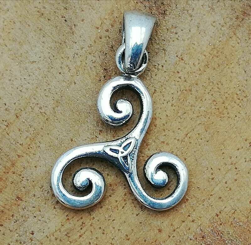 Keltische Triskele in Silber, 925 Sterling Silber Keltische Triskele in Silber, 925 Sterling Silber