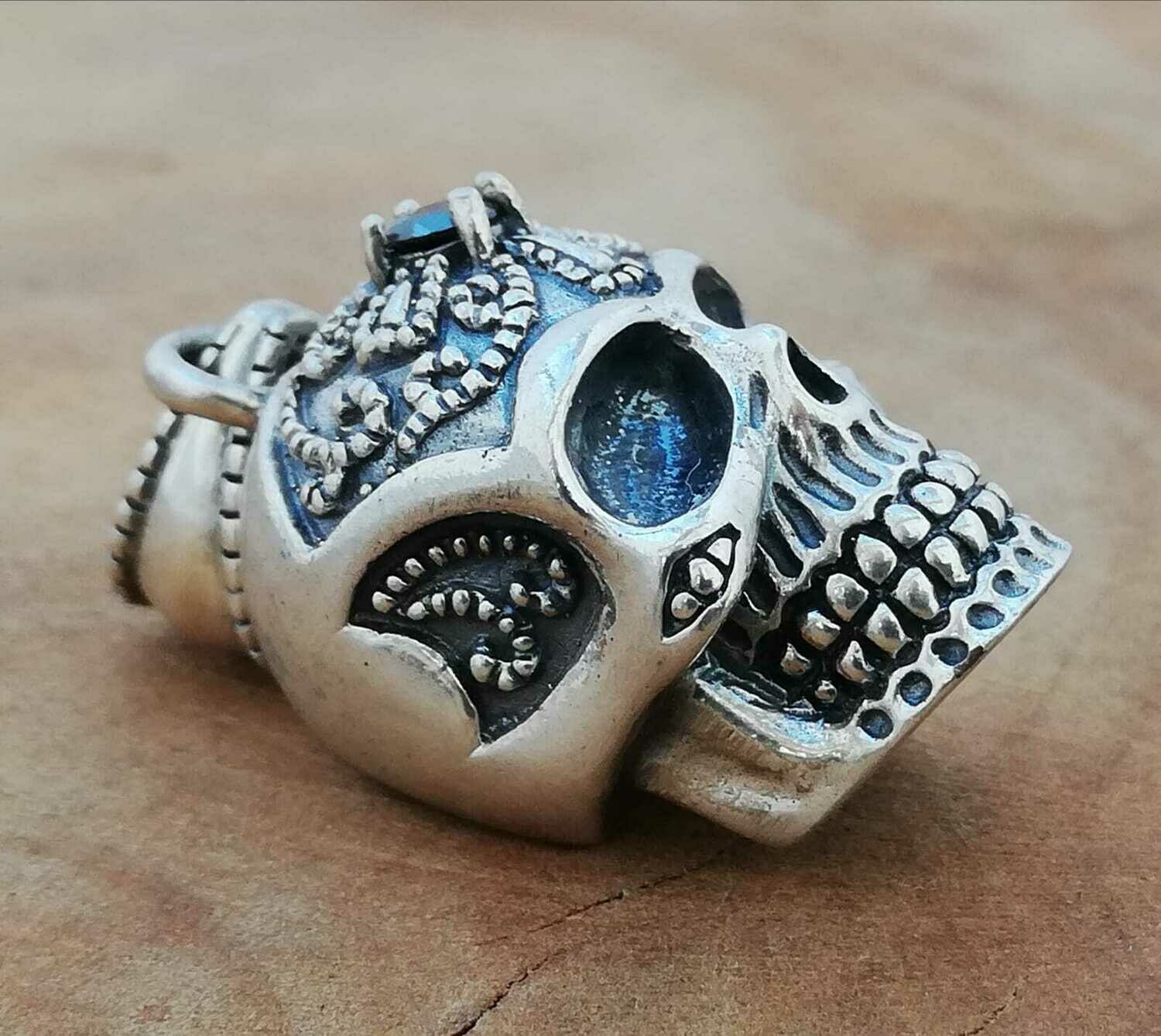 Totenkopf mit schwarzem CZ Stein, Echt Silber 925 Anhänger