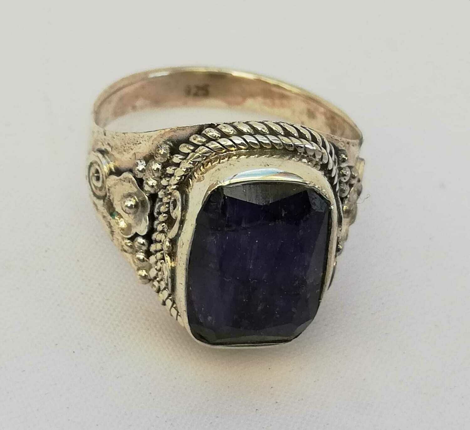 Lapis Lazuli (facettiert), 925 Echt Silber  mit Ornamentik an der Seite