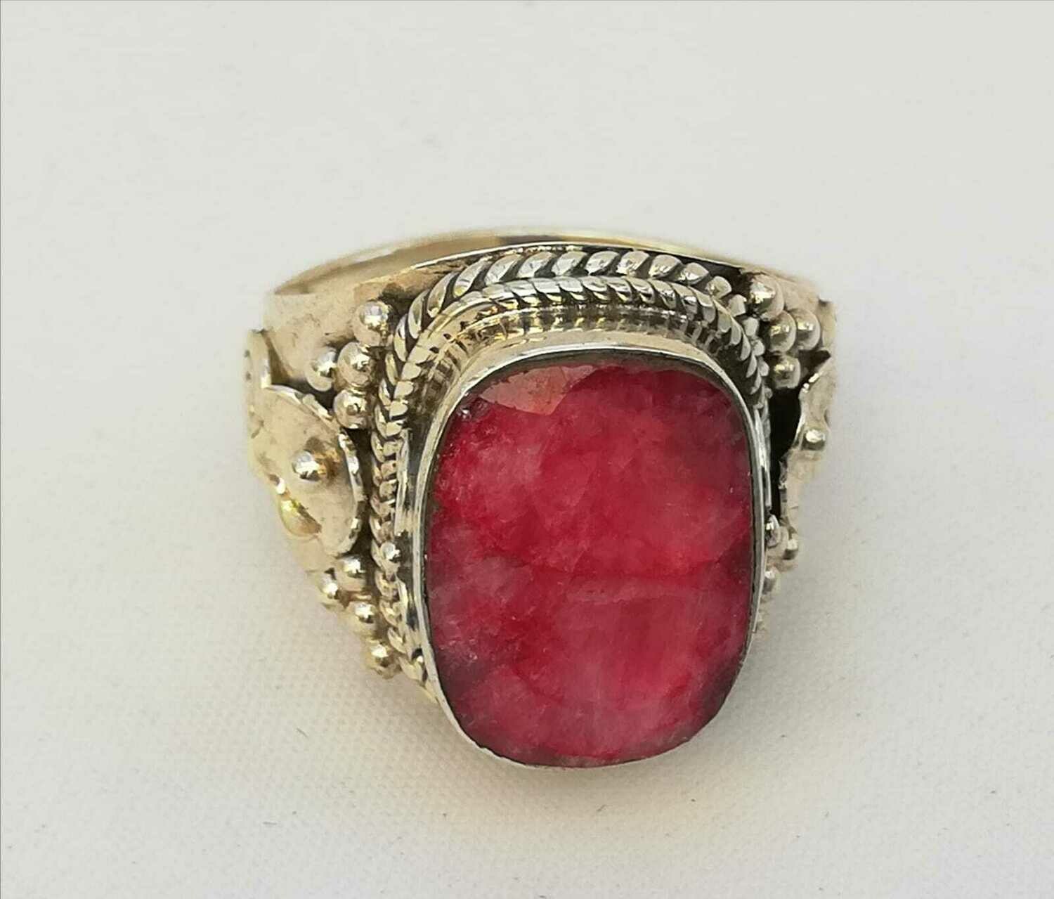 Rubin Ring, 925 Echt Silber  mit Ornamentik an der Seite