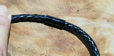 Geflochtene Echt-Leder Kette, schwarz mit Edelstahl Magnetverschluss schwarz, in 5mm Stärke