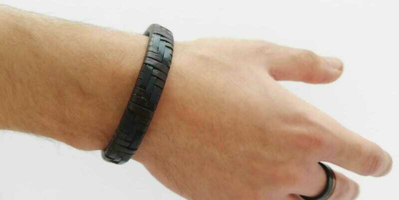 Elegantes Lederarmband mit Edelstahl-Sicherheitsverschluss, schwarz / braun, 21,5 cm