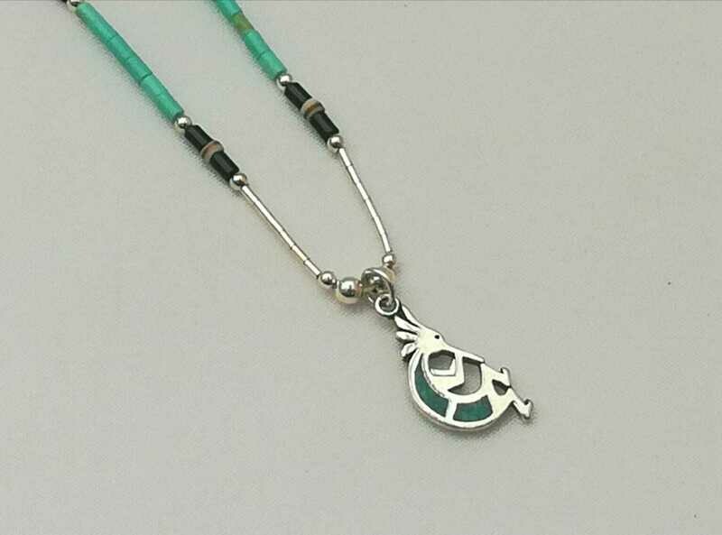 Kokopelli Liquid Silver Kette, 925 Sterling Silber,  Kokopelli mit Türkis Chip Inlay, Türkisen sowie Lapis Steinen
