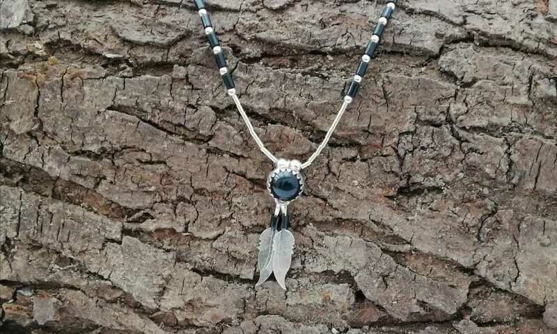 Onyx und Feder,  Liquid Silver Kette, 925 Sterling Silber, Indianerschmuck Made in USA