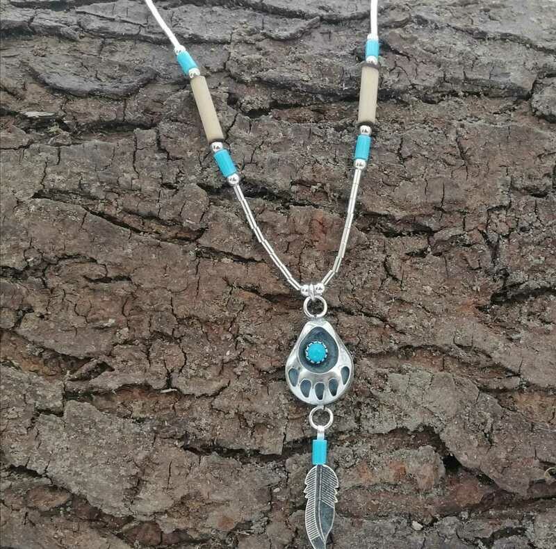 Bear Claw (Bärentatze) Liquid Silver Kette, 925 Sterling Silber,  mit Türkisen, Feder und Bambus