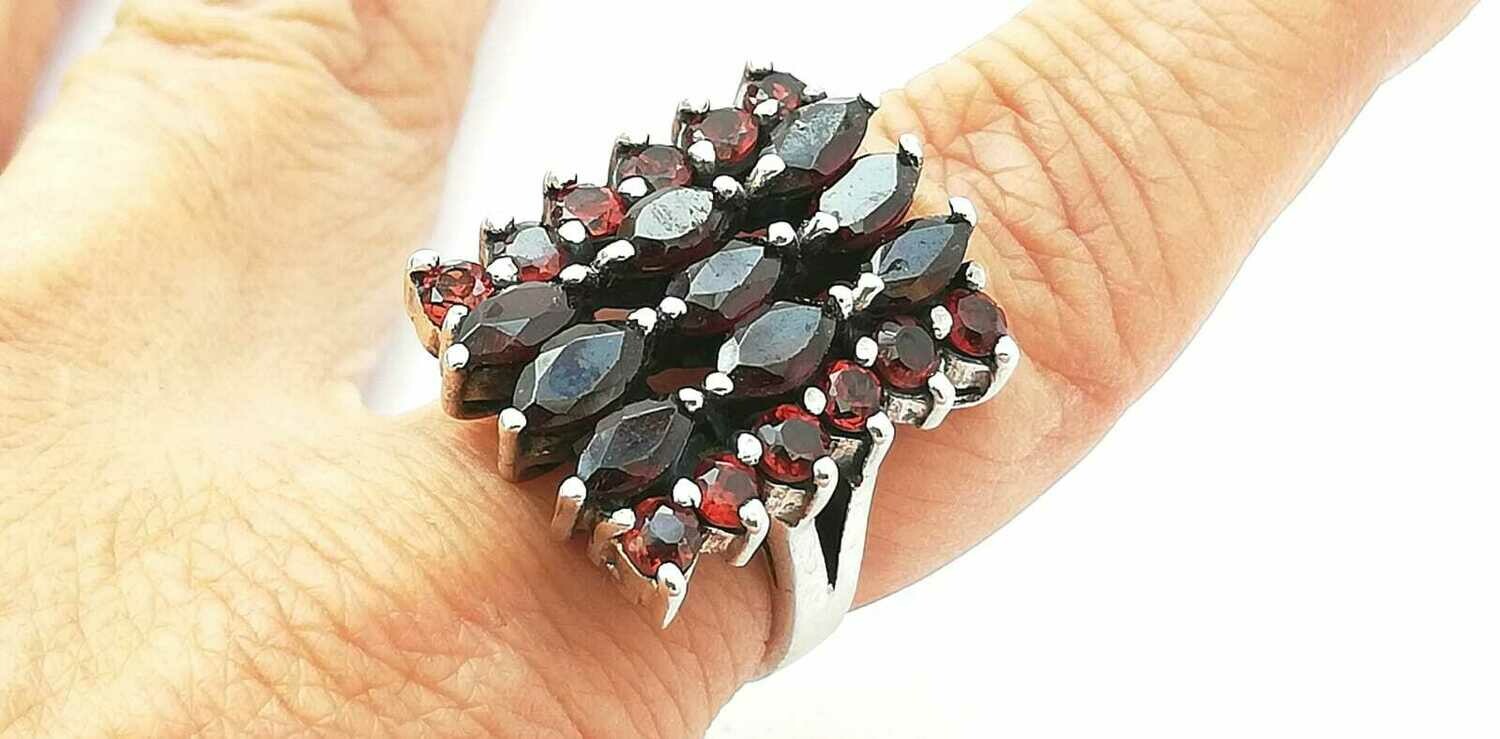Granat Ring, mit 21 geschliffenen facettierten Granaten, handgearbeitet in Indien Silber (925)