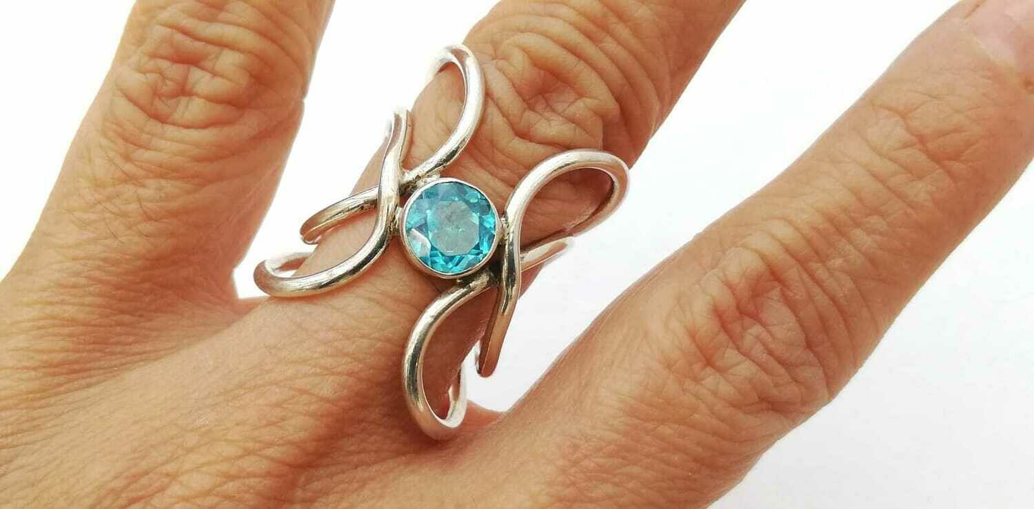 Open Love Ring mit hellblauem Zirkonia, Silber (925)
