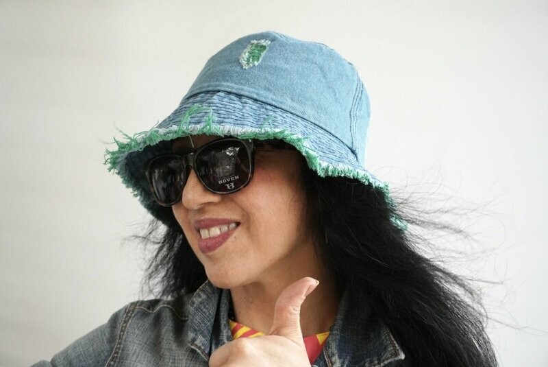 Denim Bucket Hut, Eimer Hut, Jeans Hut, 100 % Baumwolle mit grünen Fransen Denim Bucket Hut, Eimer Hut, Jeans Hut, 100 % Baumwolle mit grünen Fransen