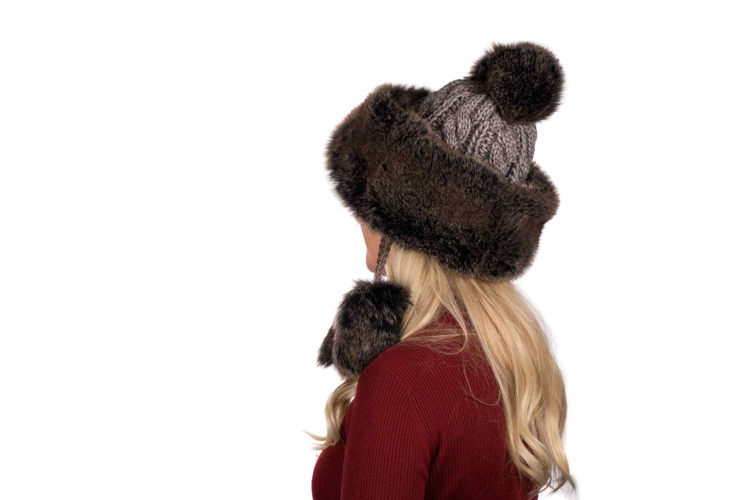 Caniche TZ , Tatra Mütze,Mongolen Mütze  aus der hohen Tatra mit Fleecefutter, in Braun mit  braunem Fellrand, Wintermütze mit Fellbommeln aus Fellimitat, Handarbeit aus EU