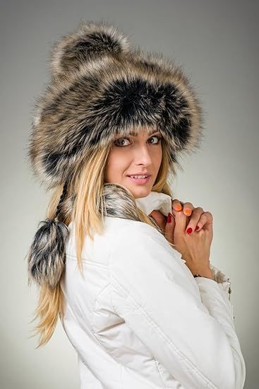 Caniche , Tatra Mütze,Mongolen Mütze aus der hohen Tatra mit Fleecefutter, in Schwarz mit grau verlauf Fellspitzen, Wintermütze mit Fellbommeln aus Fellimitat, Handarbeit aus EU Caniche , Tatra Mütze,Mongolen Mütze aus der hohen Tatra mit Fleecefutter, in Schwarz mit grau verlauf Fellspitzen, Wintermütze mit Fellbommeln aus Fellimitat, Handarbeit aus EU