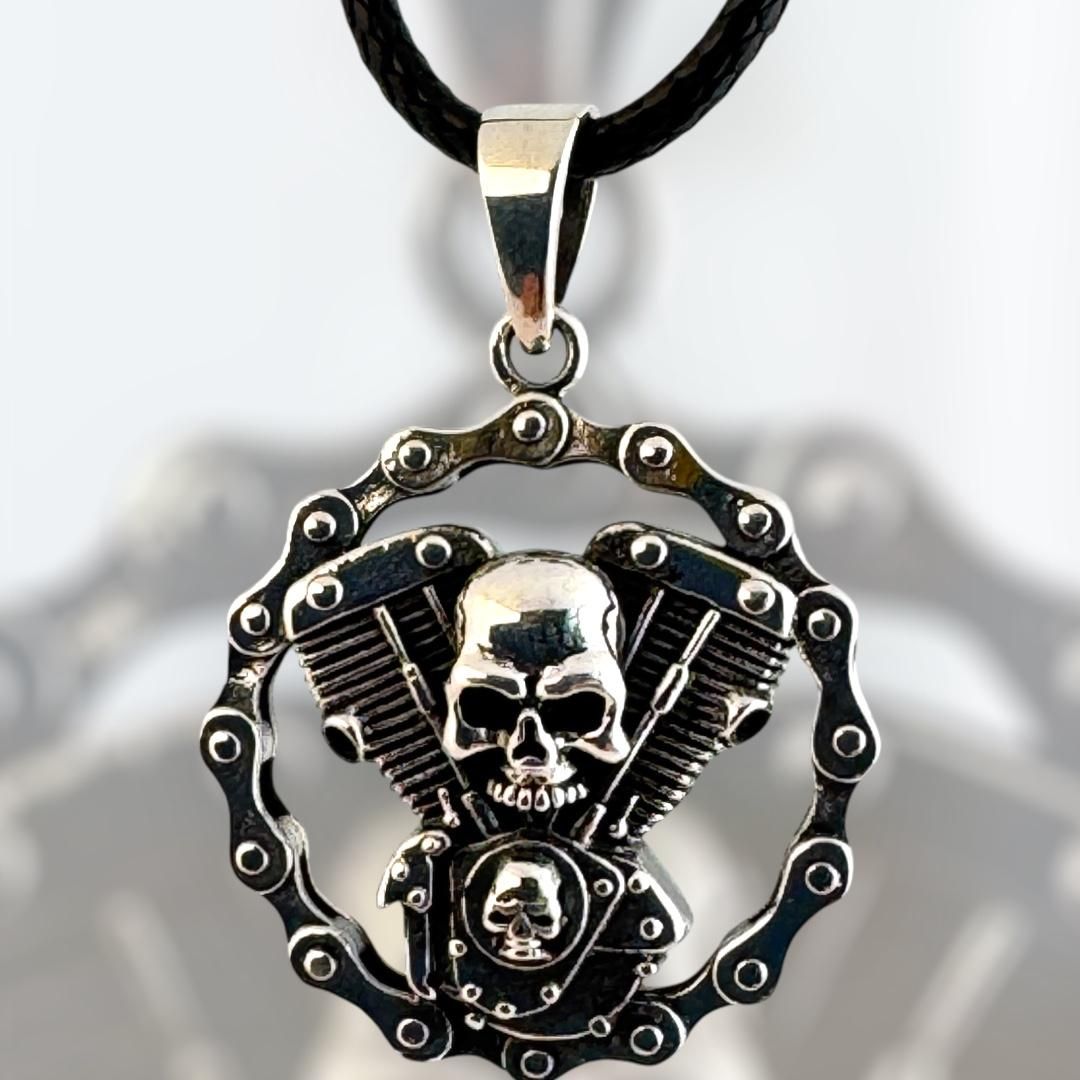 V2 Motor mit Totenkopf und Motorradkette, 925 Sterling Silber massiv, Motorbike Anhänger