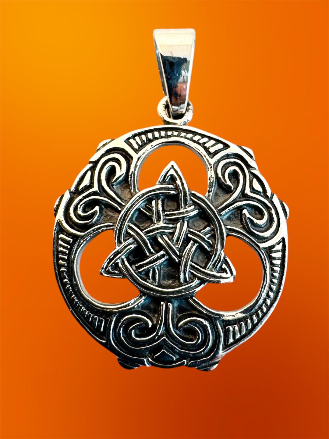Trisquetta, Triskele mit keltischen Knoten, Anhänger aus Echt Silber 925,  wunderschöner keltischer Anhänger
