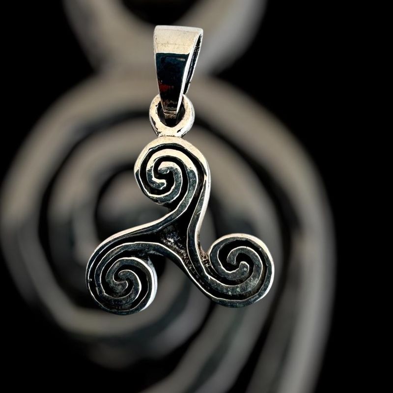 Keltische Triskele in Silber, 925 Sterling Silber Keltische Triskele in Silber, 925 Sterling Silber