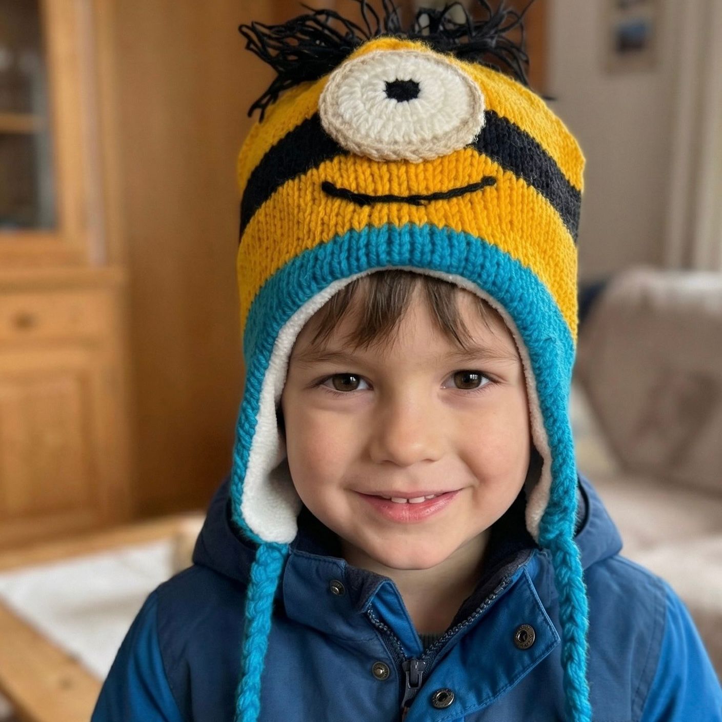 Mini 1 Auge, in gelb/schwarz/hellblau, handgestrickte Echtwoll-Mütze innen komplett mit Polarfleece gefüttert, handmade