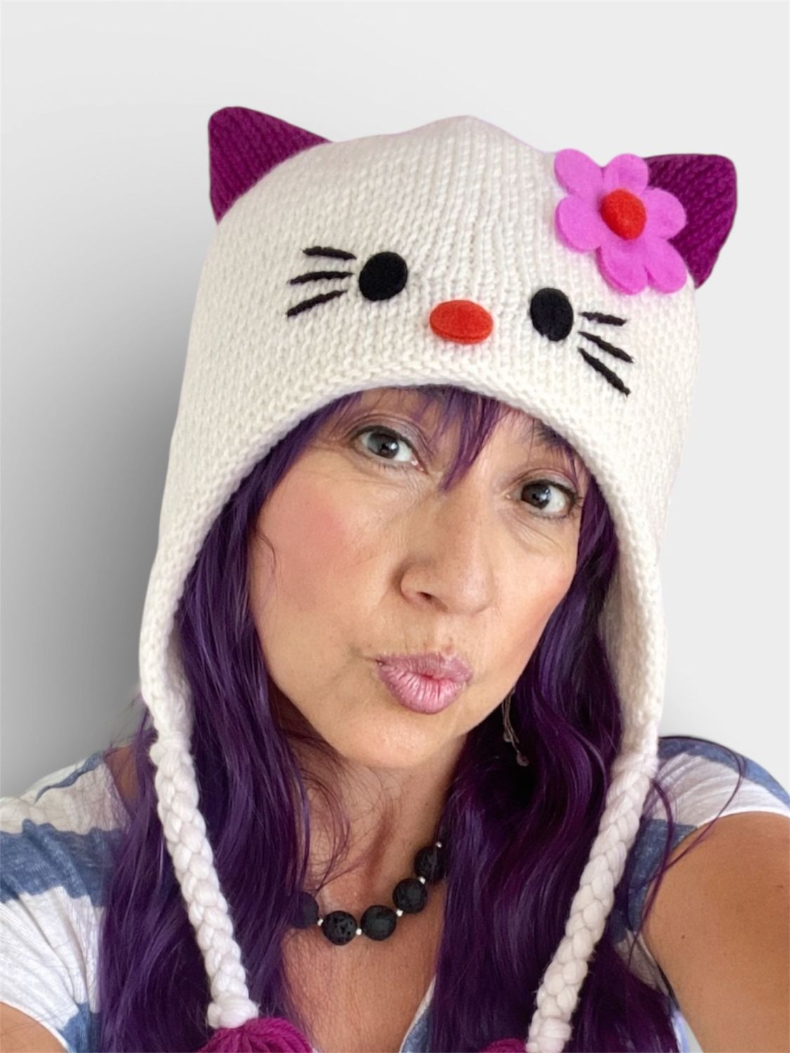 Katzen Mütze Handgestrickt in weiss, White Kitty, Kitty in weiss handgestrickte Tiermütze aus 100 % Naturwolle, mollig warm da Innen komplett mit Fleece gefüttert