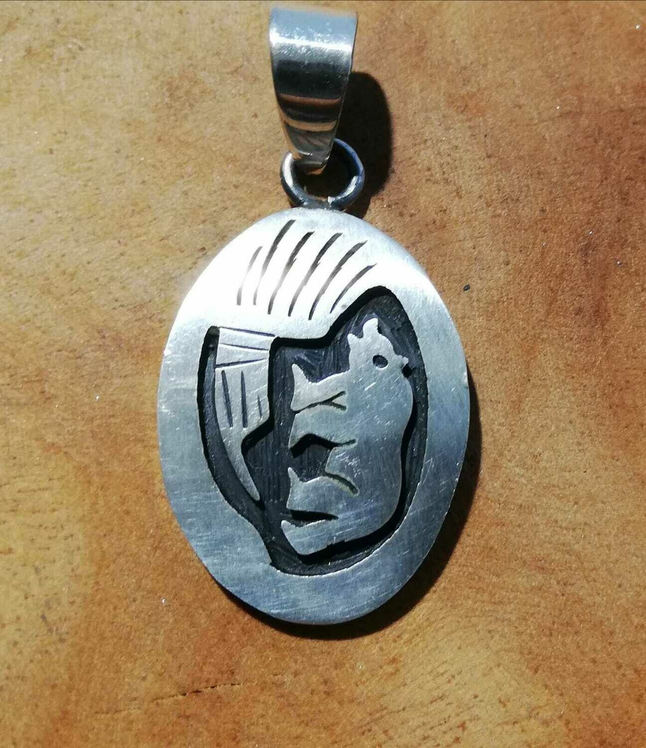 Hopi Indianerschmuck Bär mit Bärentatze darstellung, mattiert, Sterling Silber 925, Made in USA, Original Hopi Indian Jewelry