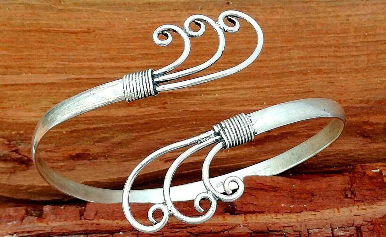 Oberarm-Reif, drei kleine Spiralen, flexibel verstellbar, flippiger extravaganter Schmuck für die Frau, Echt Silber (925)