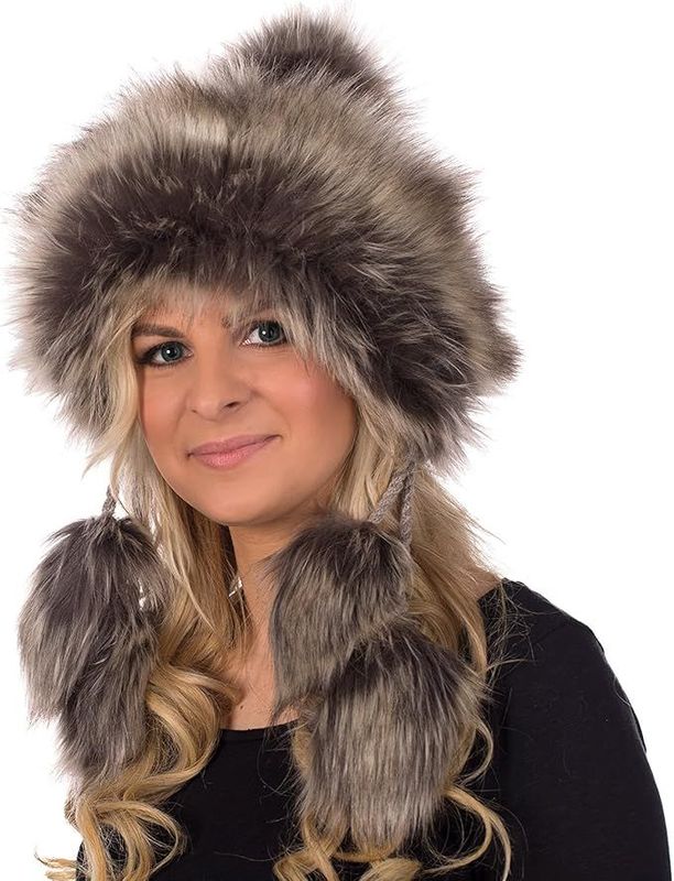 Caniche , Tatra Mütze,Mongolen Mütze  aus der hohen Tatra mit Fleecefutter, in Schwarz mit hellen verlauf Fellspitzen, Wintermütze mit Fellbommeln aus Fellimitat, Handarbeit aus EU