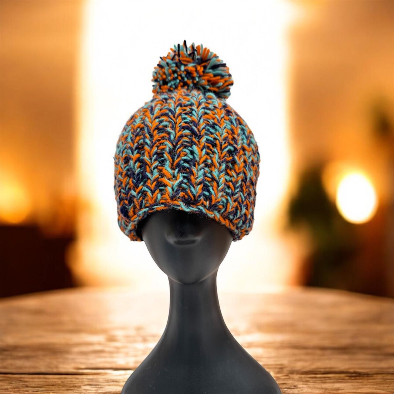 Bommel Mütze Multicolor orange, schwarz, türkis ,blau , Handgestrickt aus reiner Wolle und mit Polarfleece Innen gefüttert.  Unter fairen Bedingungen in Nepal hergestellt, Original Poporry Mütze