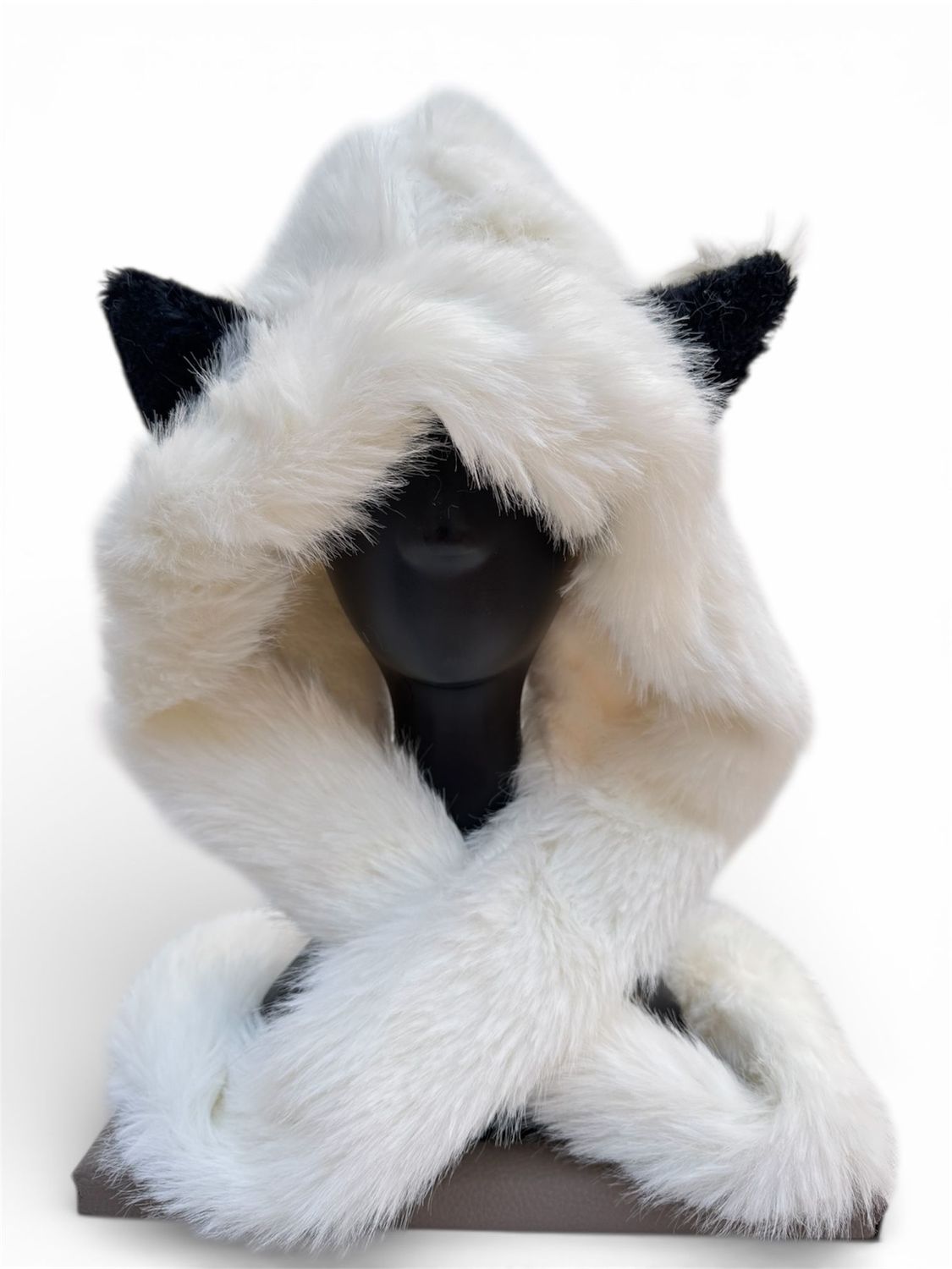 Anime Katzen Mütze mit integriertem Schal, flauschige Optik in Weiss-Schwarz