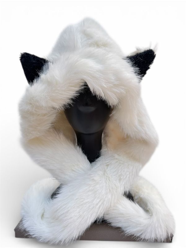 Anime Katzen Mütze mit integriertem Schal, flauschige Optik in Weiss-Schwarz