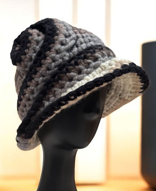 Model Bodensee in erd-tönen, Unikatshut handgehäkelt von Lidia Astete-Hage, absolutes Einzelstück, Poporry Exclusiv, Bodensee Hut Erdfarben Model Bodensee in erd-tönen, Unikatshut handgehäkelt von Lidia Astete-Hage, absolutes Einzelstück, Poporry Exclusiv, Bodensee Hut Erdfarben