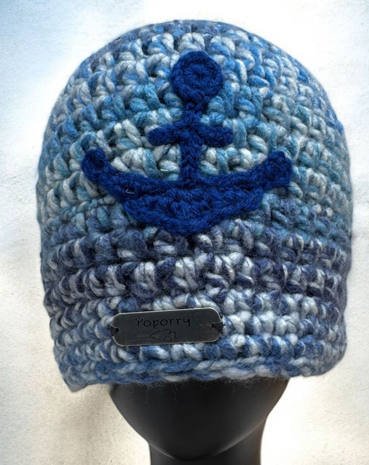 Kindermütze Model Anker in blau Tönen, Unikatshut handgehäkelt von Lidia Astete-Hage, absolutes Einzelstück, Poporry Exclusiv, Bodensee Anker in Blau, mollig warm, Innen mit Fleece gefüttert