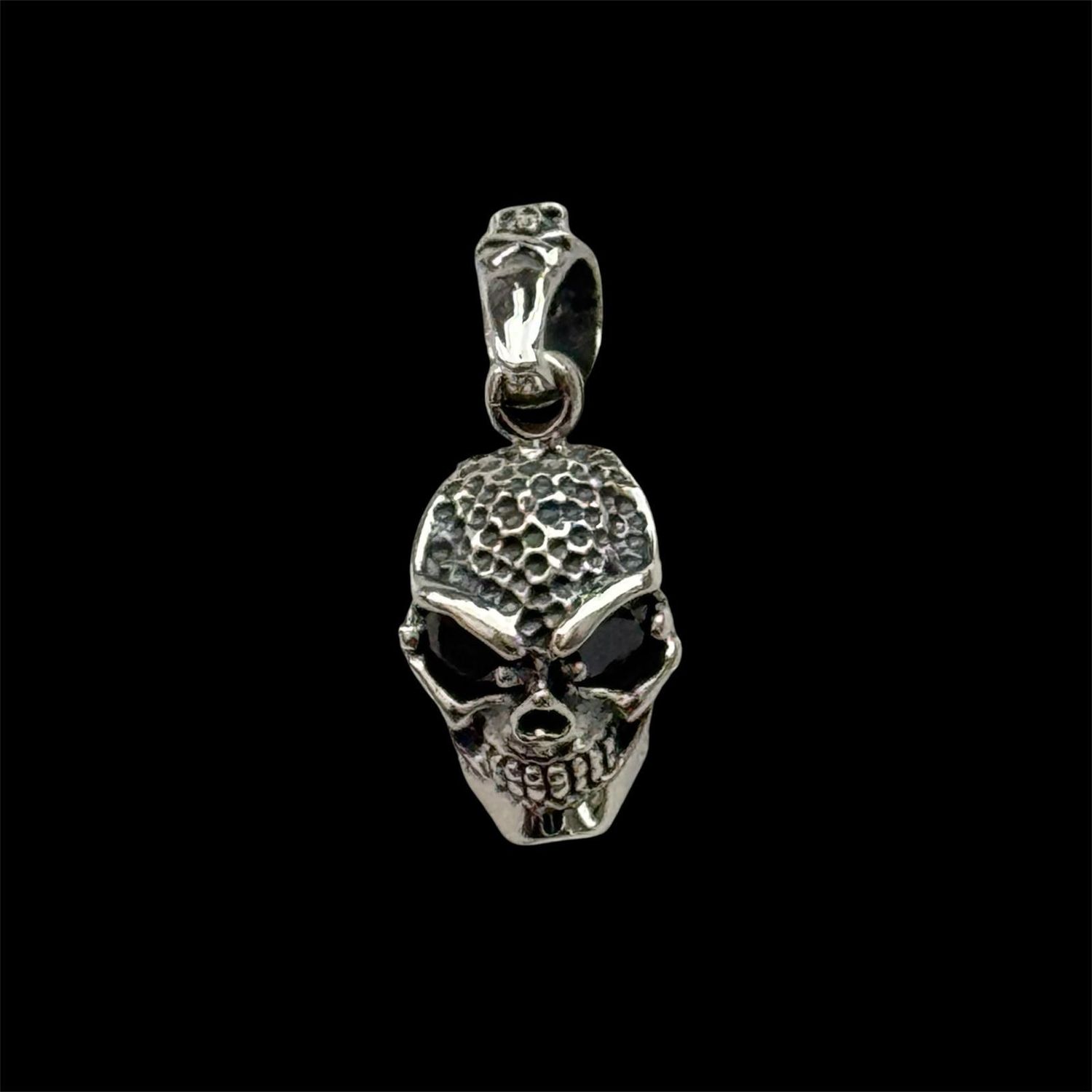 Totenkopf, Skull,  mit schwarzen Zirkonia Augen,  Echt Silber 925 Anhänger