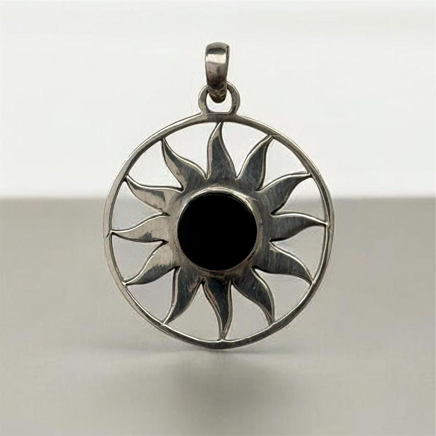 Sonne mit schwarzem Onyx, Echt Silber 925 Anhänger für Zielstrebigkeit, Wärme und Stärke, Sun Pendant Sterling Silver