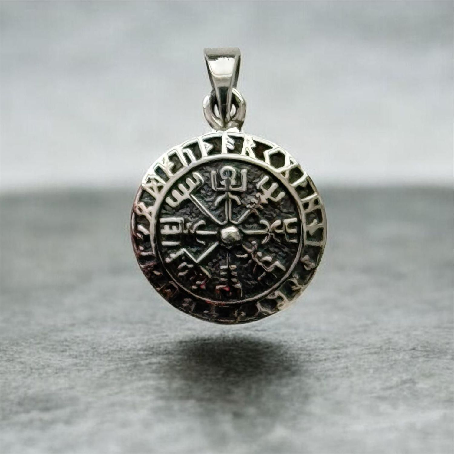 Vegvisir (Nordischer Kompass oder Wikinger Kompass) mit Runen, Echt Silber 925 Anhänger