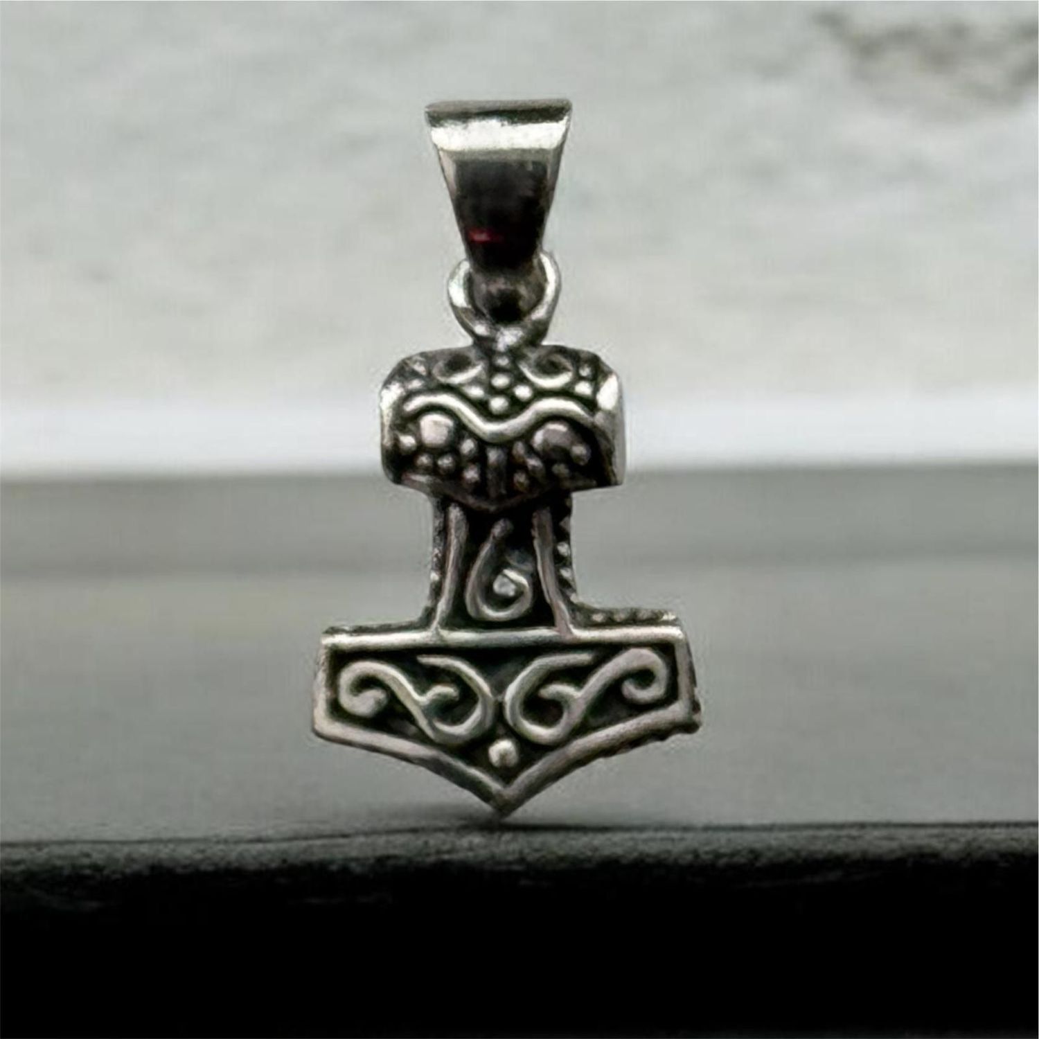 Thors Hammer Mjölnir mit Wikinger Gesicht, Echt Silber 925 Thors Hammer Mjölnir mit Wikinger Gesicht, Echt Silber 925