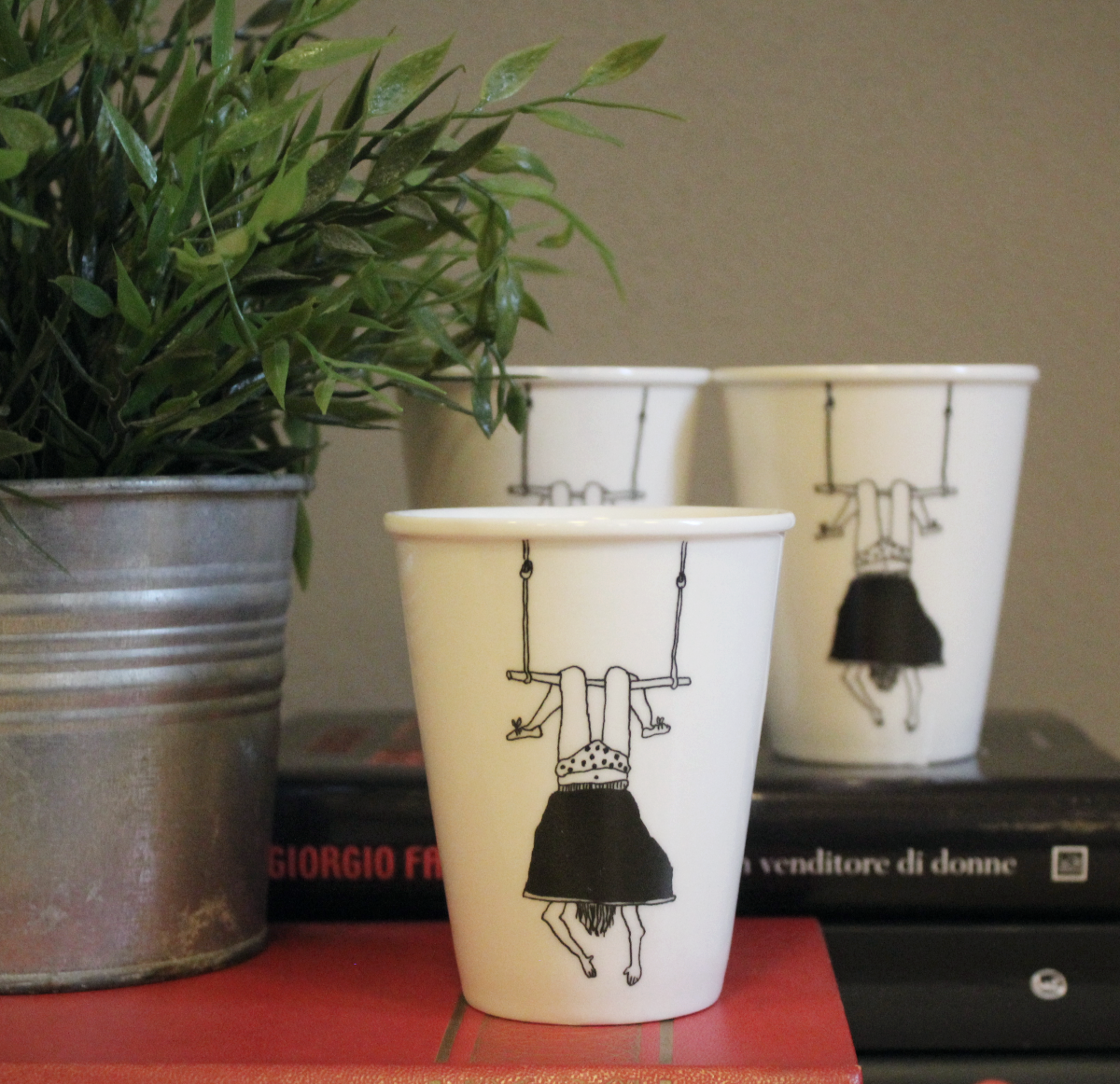 Tazza in porcellana bianca - TRAPEZE GIRL