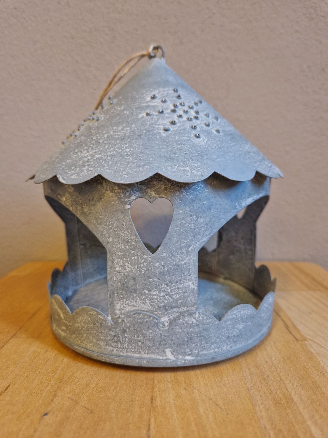 Candle house for hanging