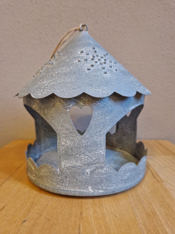 Candle house for hanging